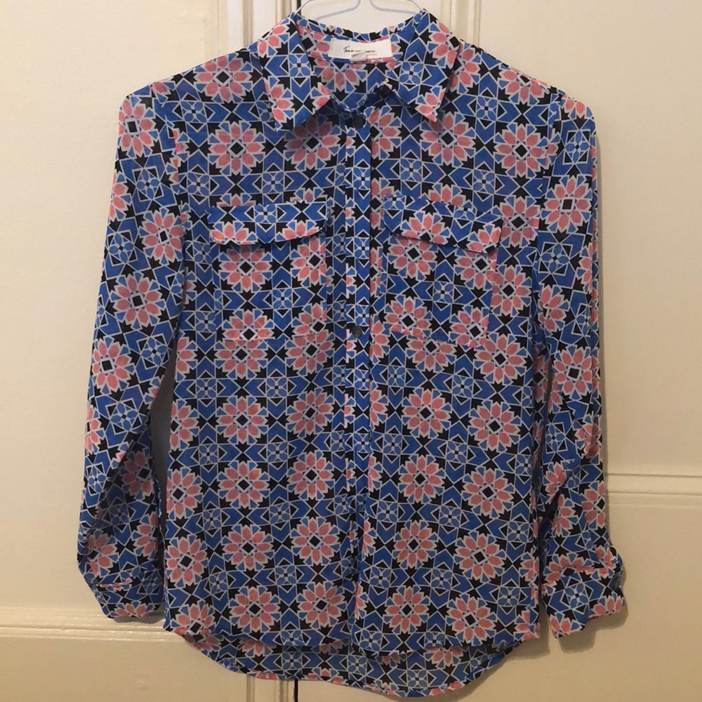 Two by Vince Camuto button down blouse